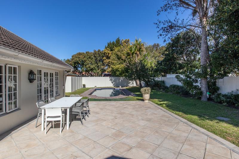 4 Bedroom Property for Sale in Constantia Western Cape